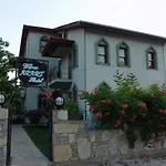 Vira Aparthotel