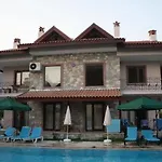 Vira Aparthotel 3*