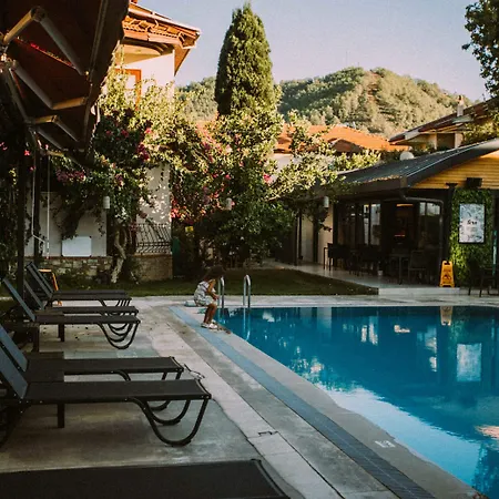 Vira Hotel apartamentowy 3*
